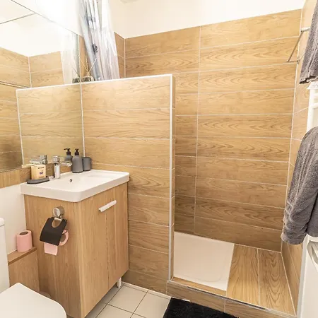 T2, Swimming Pool, Tennis Mc *