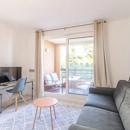 T2, Swimming Pool, Tennis Mc * Beausoleil