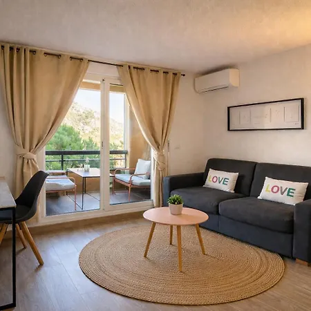 T2, Swimming Pool, Tennis Mc Semesterbostad *