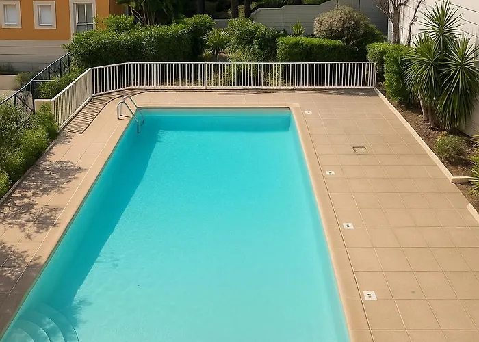 T2, Swimming Pool, Tennis Mc